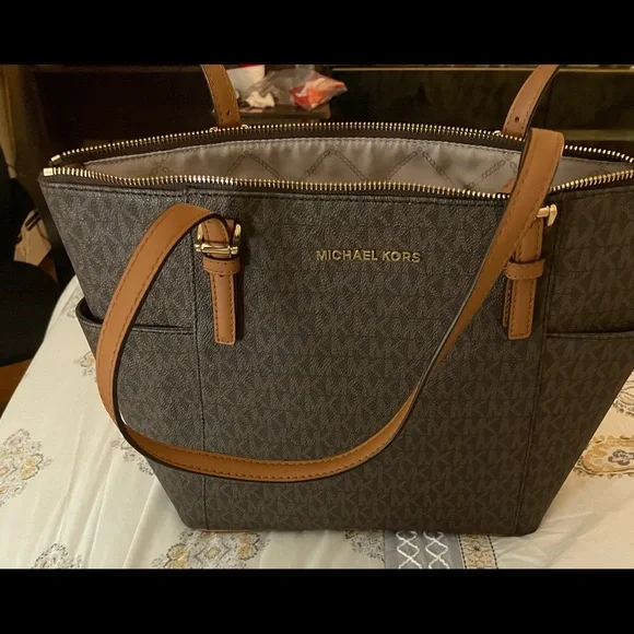 Authentic Unused Michael Kors Bag - Picture 6 of 7